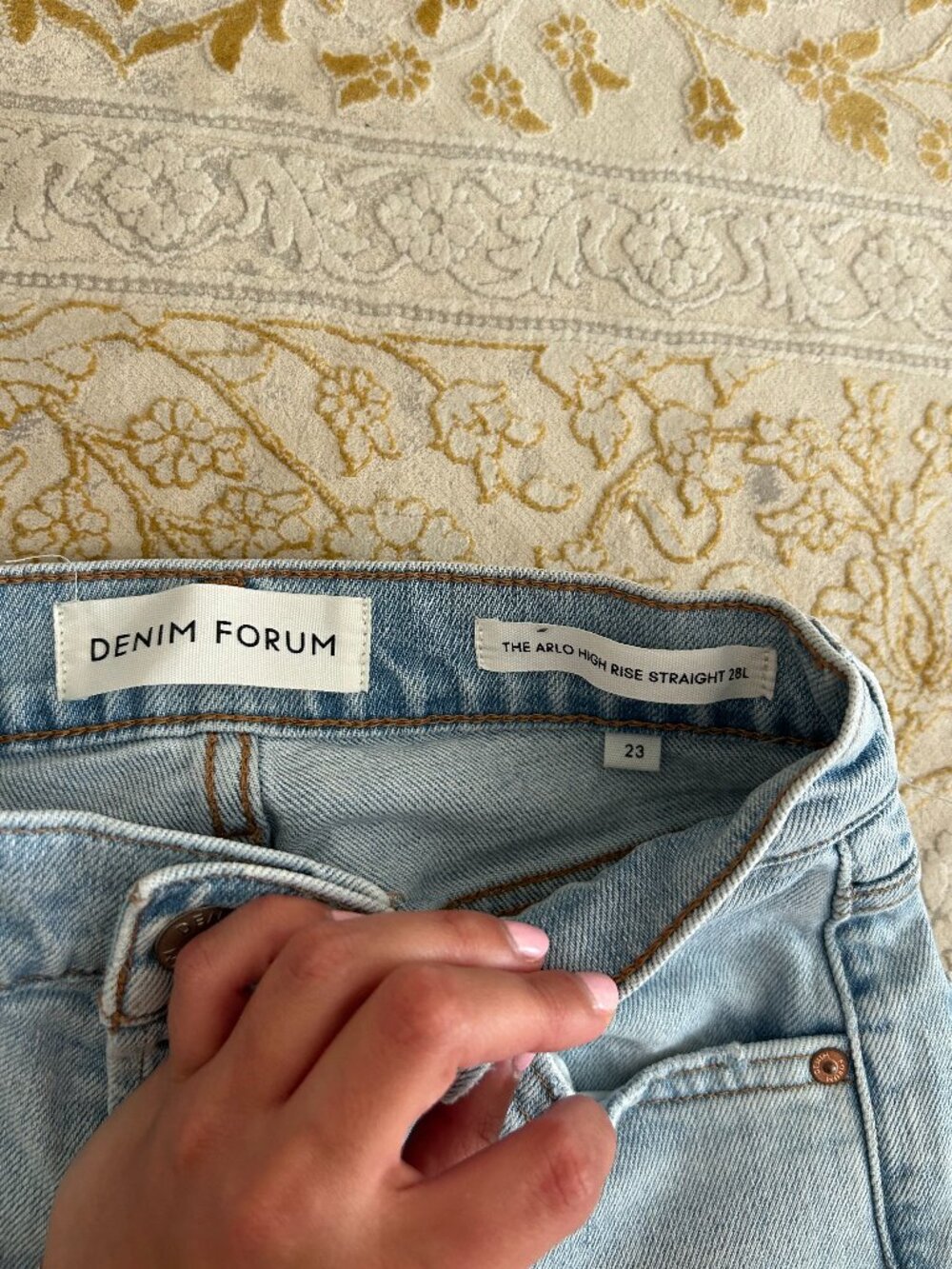 Aritzia Denim Forum Arlo Straight Jeans - Picture 2 of 3